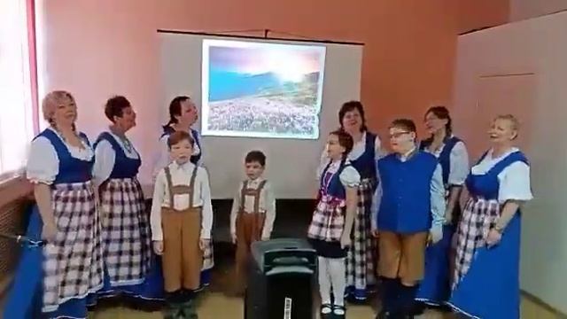 Творческое поздравление от Центра встреч российских немцев г. Челябинска «Видергебурт» смотреть онлайн