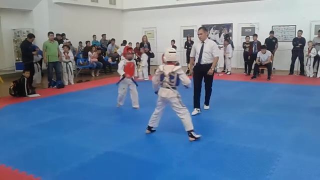 Тхэквондо спаринг Александр 10лет (Taekwondo sparing Alexey 10years old) смотреть онлайн