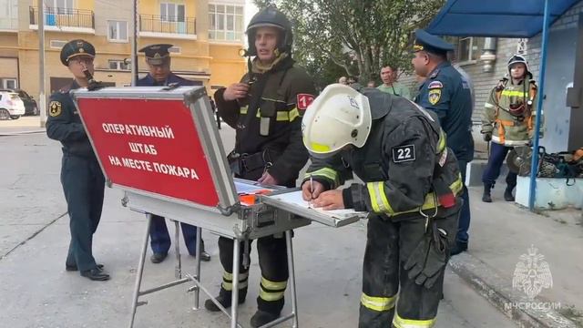 В Трусовском районе Астрахани горят два жилых дома смотреть онлайн