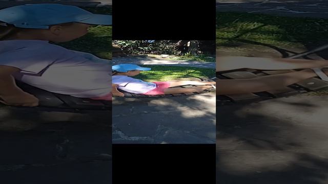 Таня на качеле