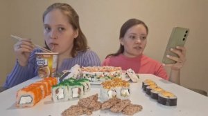 МУКБАНГ СУШИ ТОРТ😍 ОСТРАЯ ЛАПША 🍜 РОЛЛЫ 🍣 ОНИГИРИ 🍙