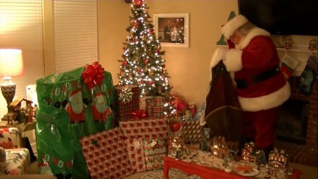Santa Caught on Santa Cam! смотреть онлайн