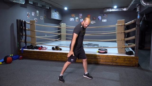 Правый прямой удар на отходе / Easy Boxing #14. Как правильно бить удар на отходе смотреть онлайн