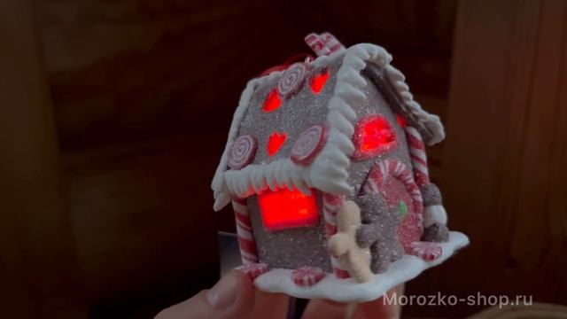 Ёлочное украшение светящееся ПРЯНИЧНЫЙ ДОМИК с RGB LED подсветкой, полирезин, 9 см MA9112B смотреть онлайн