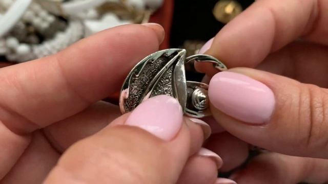 18. Белый винтажный лот! Распаковка бижутерии из США. Клипсы Monet, Trifari, Coro.