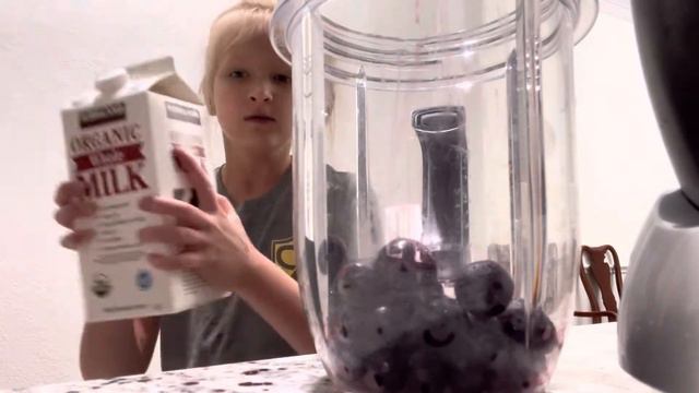 Делаем ￼ вкусный десерт с ягодой и нам помогает снега смотреть онлайн