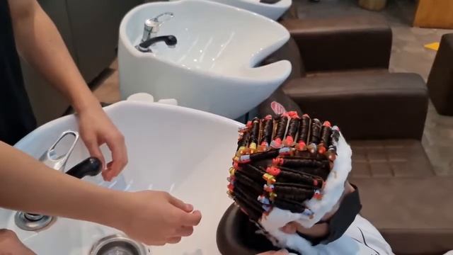 HOW IS A PERM DONE? PERMANENT WAVY HAIR смотреть онлайн