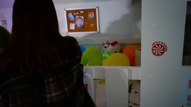 24 Часа НА КРОВАТИ и Под Кроватью! Челлендж Карамелькины! смотреть онлайн