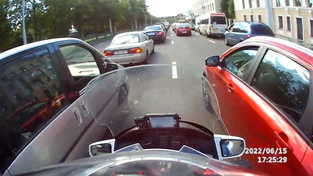 Минусы спорт-туристов: большие, толстые и тяжелые в управлении на малых скоростях в пробках смотреть онлайн