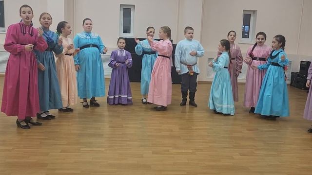 Детский фольклорный ансамбль "Ларец" - Светит месяц смотреть онлайн