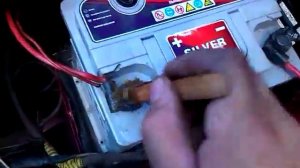 Чем смазать клеммы аккумулятора?