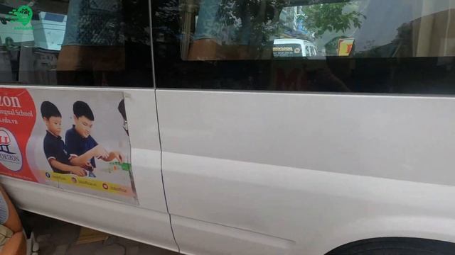 Độ Kèn Ong Trắng Cho Ford Transit 16 Chỗ Khiến Chủ Xe Giật Mình