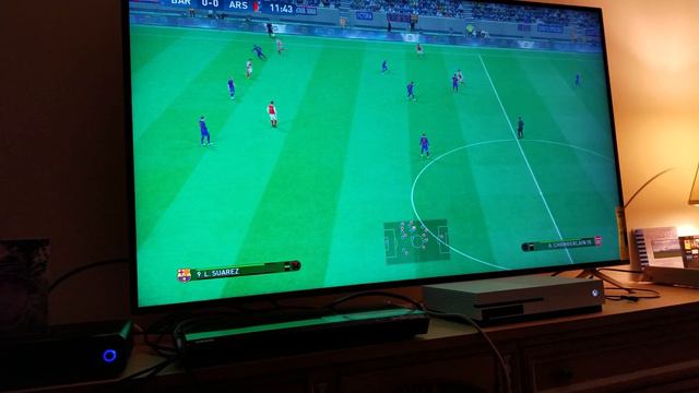 Pro Evolution Soccer 2017 : Upscaled to 4K on Xbox One S Vizio M55-C2 смотреть онлайн