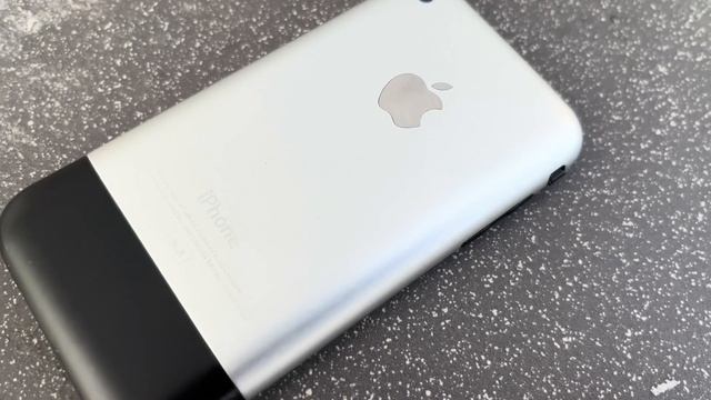 iPhone 2G спустя 17 лет. Обзор на Первый Айфон в 2024 году смотреть онлайн