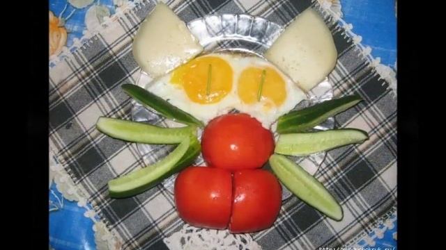 Красивая и веселая яичница на завтрак для детей смотреть онлайн