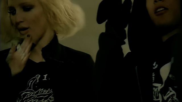 Ashlee Simpson - L.O.V.E. смотреть онлайн