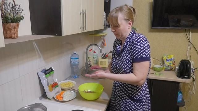 Влог, 16 апреля, Большая очередь в магазин, Суп с гнездами) Обычные будни на карантине