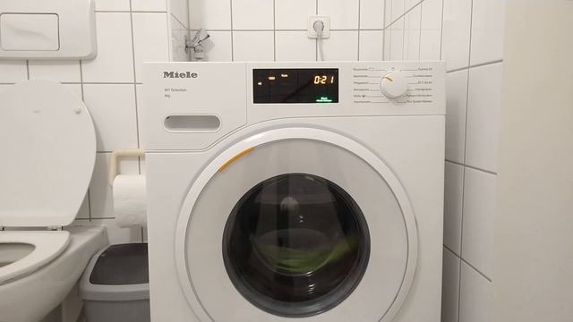 Miele WSD123 - First Wash Cycle смотреть онлайн