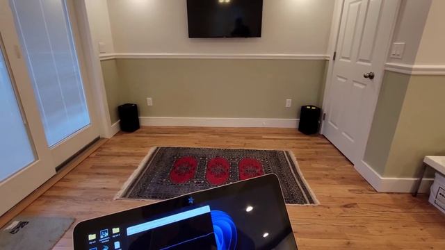 UE HYPERBOOM BASS TEST x2 on stereo mode смотреть онлайн