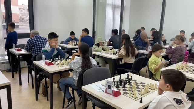 Турнир с нормой КМС с обсчетом рейтинга FIDE в филиале Академии шахмат Жансаи Абдумалик 3 тур смотреть онлайн