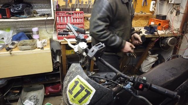 мотоцикл минск х250 регулировка клапанов и ремонт тросиков (сцепления газа и пр) смотреть онлайн