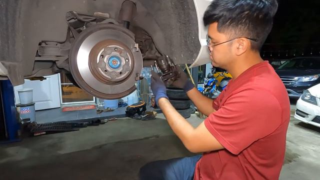 Mercedes-Benz W218 Rear Break Pads Replacement