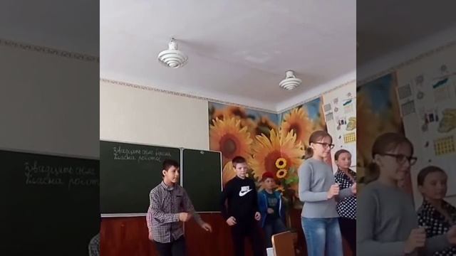 Влог в школе#2. Учим танец на флешмоб! смотреть онлайн