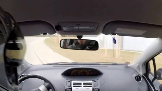 Toyota Yaris TS 1.8 XP9 Slalom and almost crash смотреть онлайн