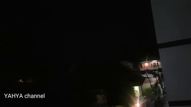 TENGAH MALAM ADA KILATAN CAHAYA TERANG//DI BALIK GUNUNG ARJUNO