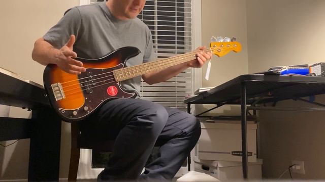 P Bass Squire Classic Vibe Unboxing смотреть онлайн