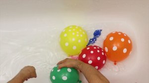 Шарики с водой Песня Для детей Развивающее видео Учим цвета Лопаем воздушные шарики серии 5