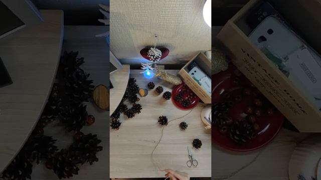 гирлянда из шишек смотреть онлайн