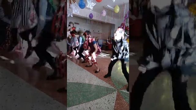 Крутой современный танец разбойников! 5,6,7,8,9,10,11 класс. смотреть онлайн