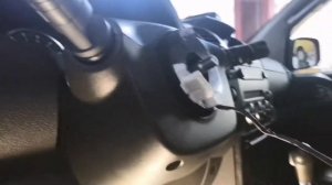 Снять подушку безопасности водителя, снять руль,  заменить шлейф SRS, airbag на Nissan Pathfinder.