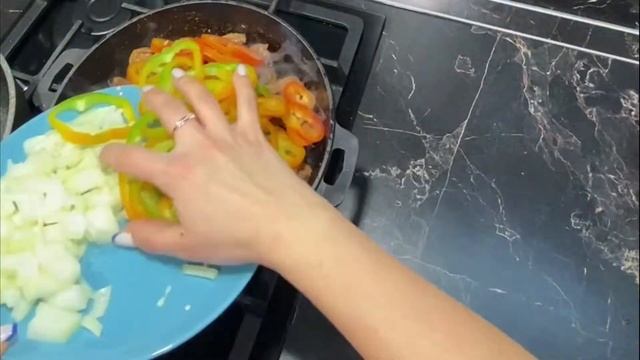 КЕТО ЧАШУШУЛИ - грузинская кухня в студии! Это целый букет вкусов, блюдо вскружит голову любому) смотреть онлайн