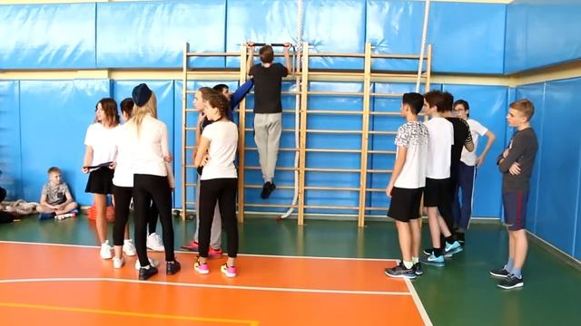 Спортивный праздник, посвященный 23 февраля и 8 марта (Старшая школа) смотреть онлайн