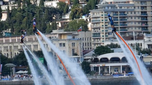 Ялта 2021: Россия делает ГОРОД-ПРАЗДНИК. День города. Толпы туристов на набережной. Крым сегодня. смотреть онлайн