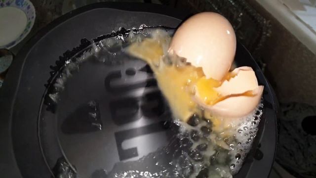Boombox против яйца (BOOMBOX VS EGGS) смотреть онлайн