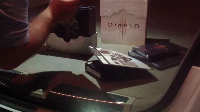 Diablo 3 Collector's Edition & Regular Edition Unboxing (HD) смотреть онлайн
