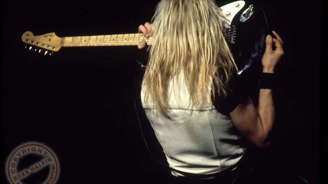 Iron Maiden - Dave Murray Solo - Live Palasport, Italy 1981 смотреть онлайн