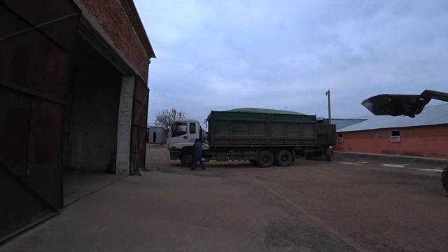 2 день погрузки ячменя на Белгород!!! смотреть онлайн