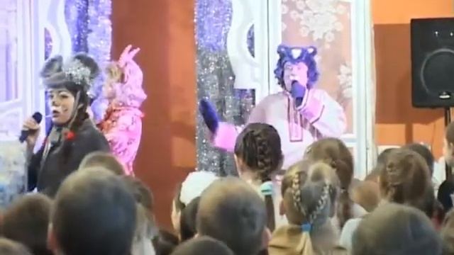 Новогодние представления ребятишкам дарит шадринский театр. смотреть онлайн