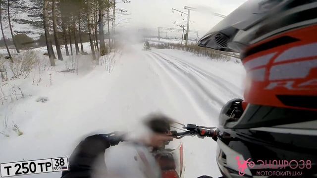 Suzuki z400 vs. Irbis ttr 250 на кроссовой трассе смотреть онлайн