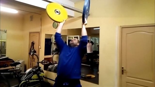Доношение блинами - 50 кг. Попытка на 55 кг. Three plates two hands anyhow - 50 kg. смотреть онлайн