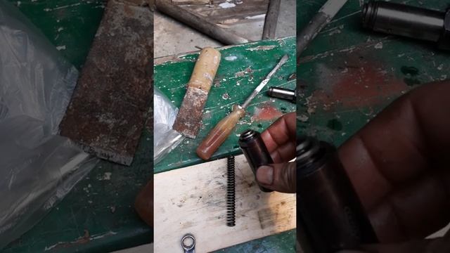 выдавливает масло из под крышки заливной горловины при горячем двигателе и шум цепи. смотреть онлайн