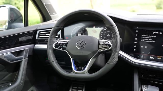 Essai VW Touareg R 462 ch – Le Touareg est-il mort ? смотреть онлайн