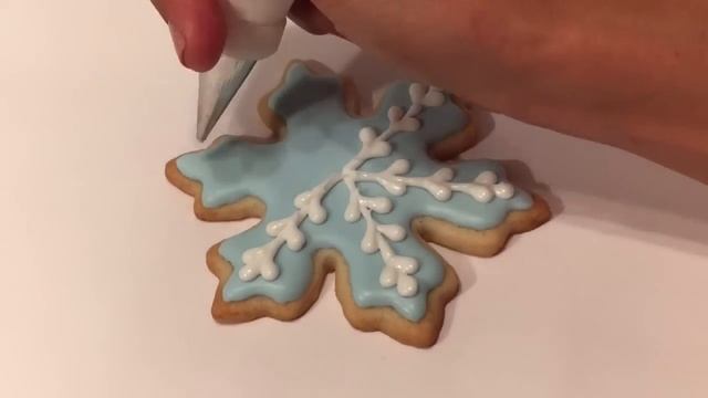 How To Decorate Snowflake Cookies