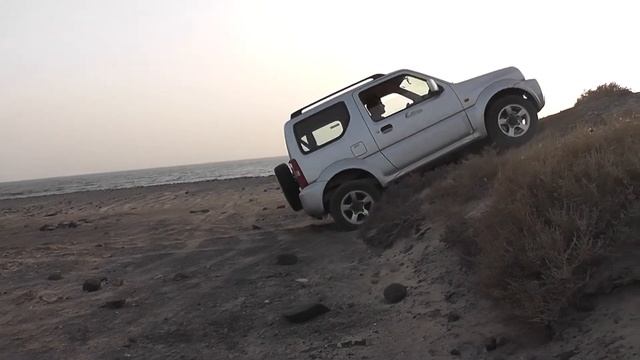 Suzuki Jimny - легкий триал в пампасах Фуэртевентуры смотреть онлайн