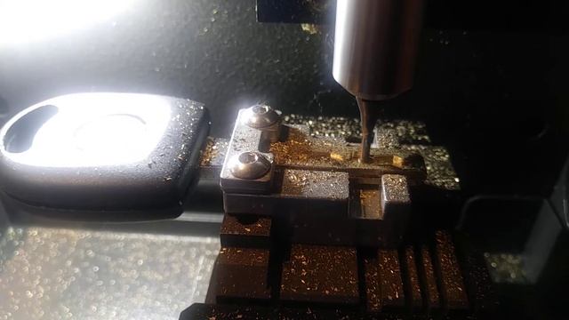 Cutting hu66 Volkswagen key on my Miracle A7 Plus смотреть онлайн