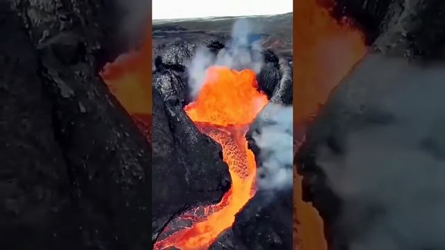 Volcanic eruption in Iceland You Tube # Shorts смотреть онлайн